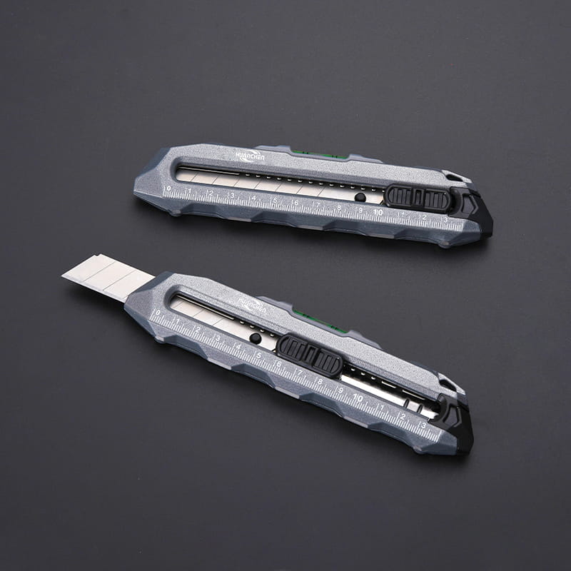 DC2201 Udtrækkelig Utility Kniv